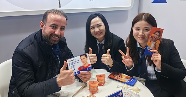 轟動全場！30+國牙醫(yī)爭相體驗，歐歐倍舒適矯牙為何引爆全球？